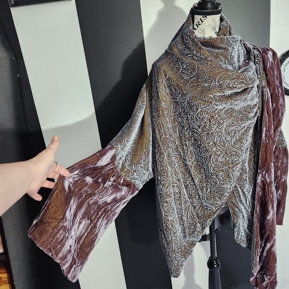 Velvet Cape Jacket - Picture 3 of 8